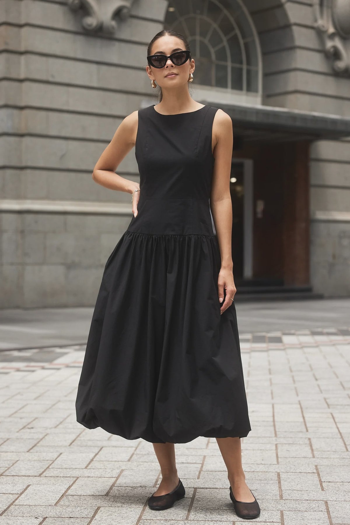 Vigour Black Structured Bubble Midi Dress