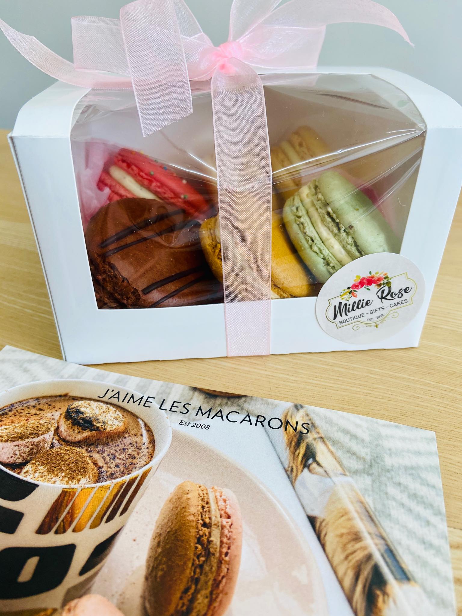 SIX Pack Macarons Gift Box