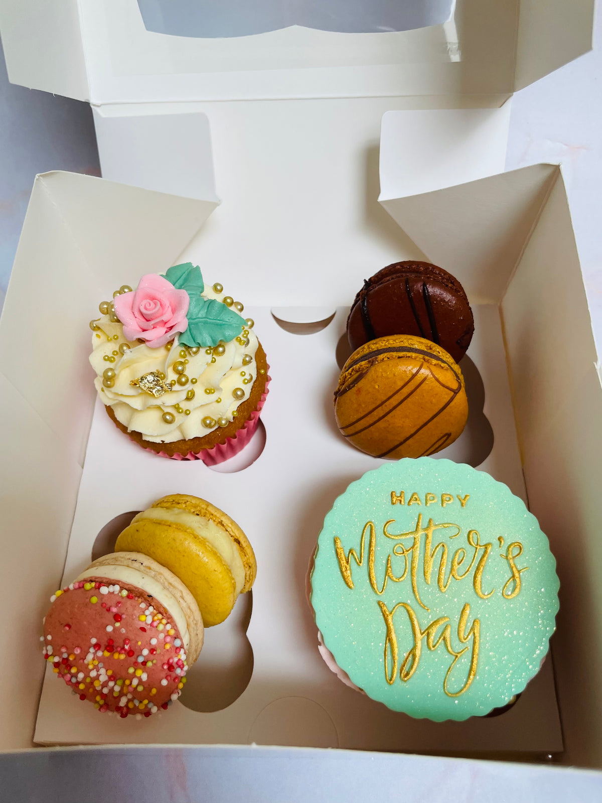 Mother's Day Cupcakes/Macaron Box